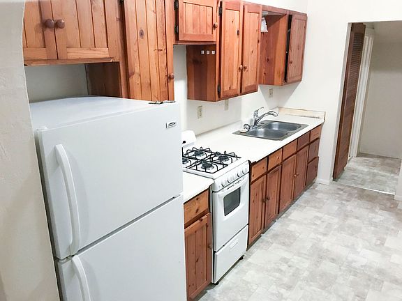 5th image of 334 W Del Norte St