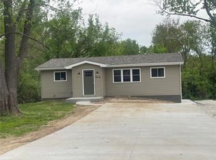 1644 Missouri Ave, Pacific, MO 63069