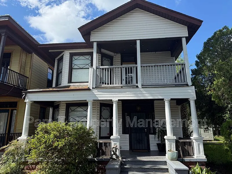 3 bed, 3.0 bath, 1704 sqft, $3,250 — Photo 2