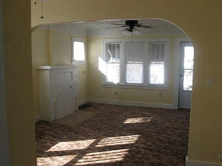 3rd image of 814 N La Crosse Ave