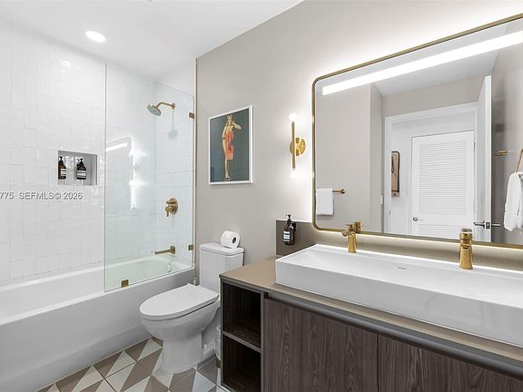 5th image of 159 NE 6th St #4910