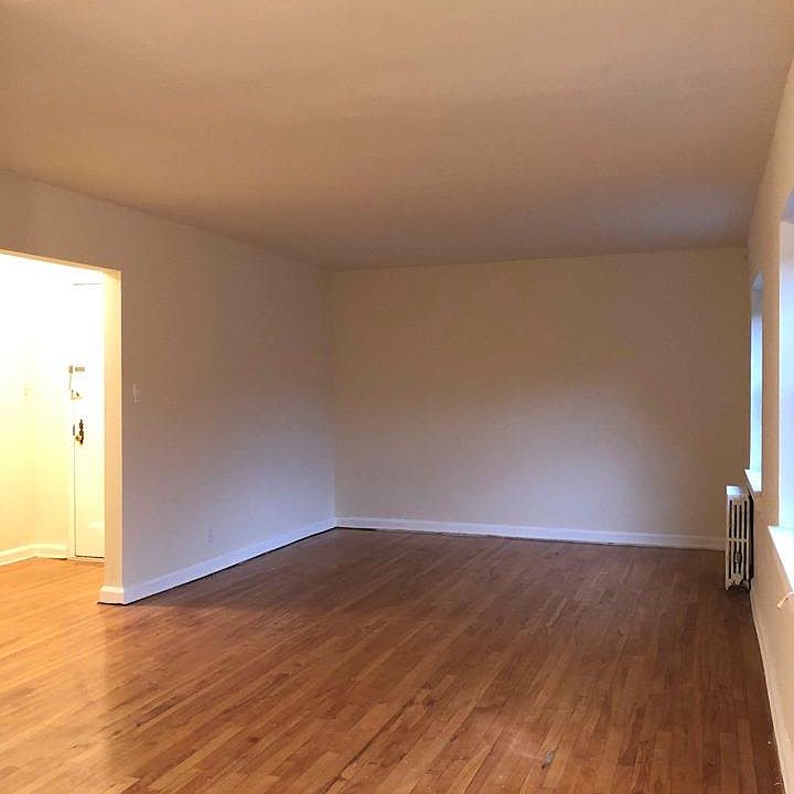 2nd image of 261 Bay 17th St APT 3C