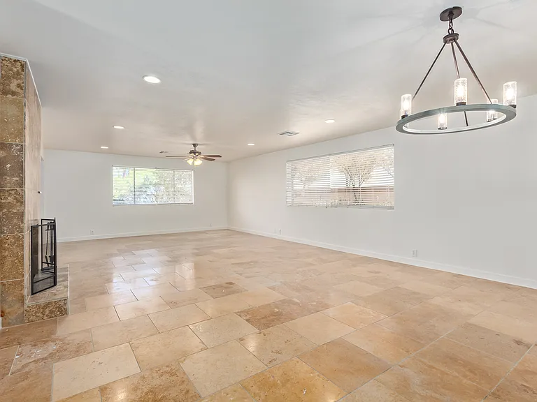 8731 E Minnezona Ave — Photo 12