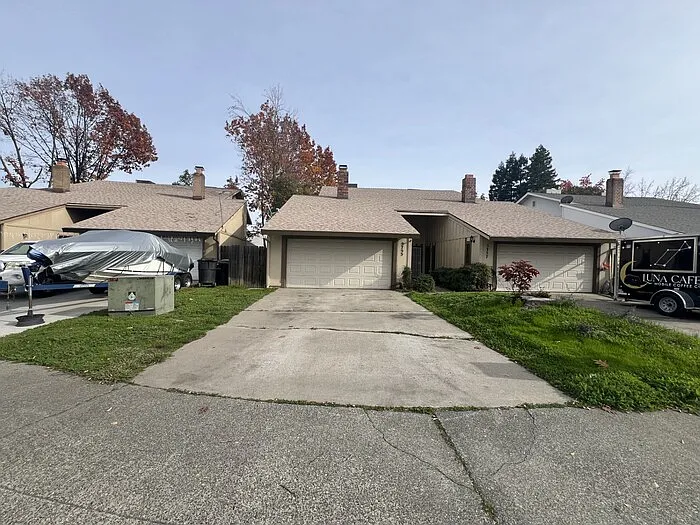 5755 Haskell Ave photo 1