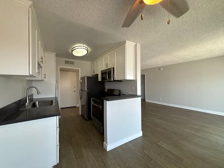 245 South Serrano Ave — Photo 52