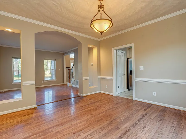 800 Sherrard Ct — Photo 7
