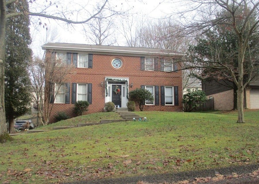 1st image of 235 Rose Ct N