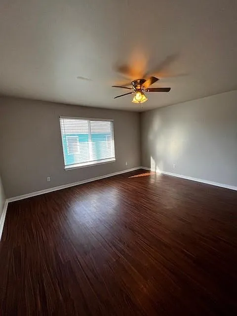 3 bed, 2.0 bath, 17128 sqft, $926 — Photo 3