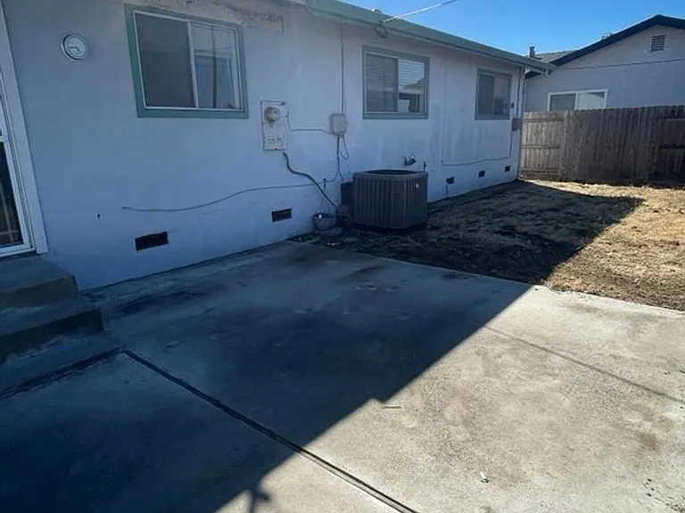 137 Argonaut St — Photo 2