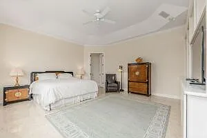 901 SE Riverside Dr — Photo 50