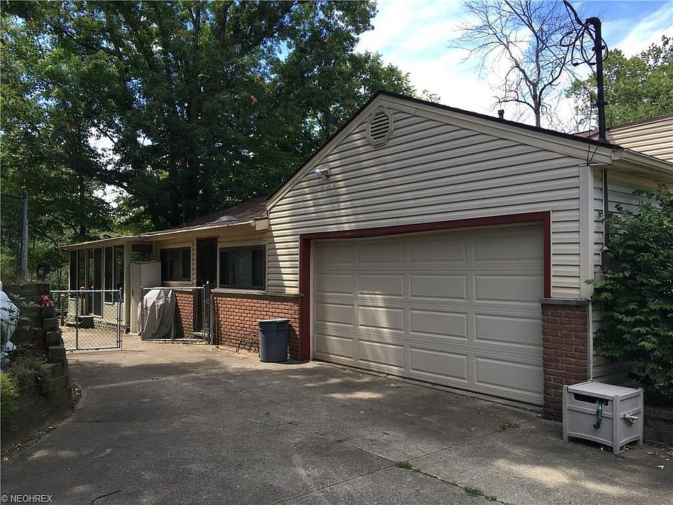 1st image of 2100 Glenwood Dr