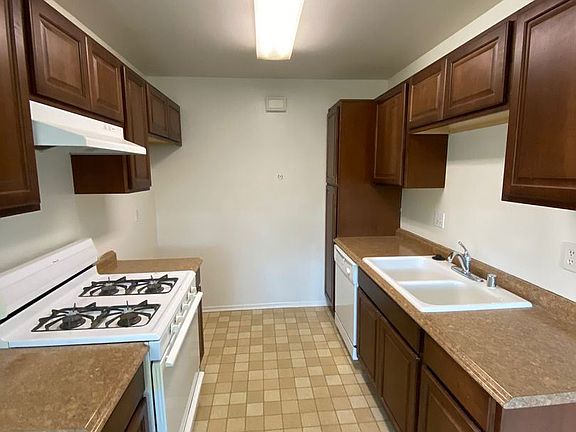 3rd image of 2631 Phipps Ave #D