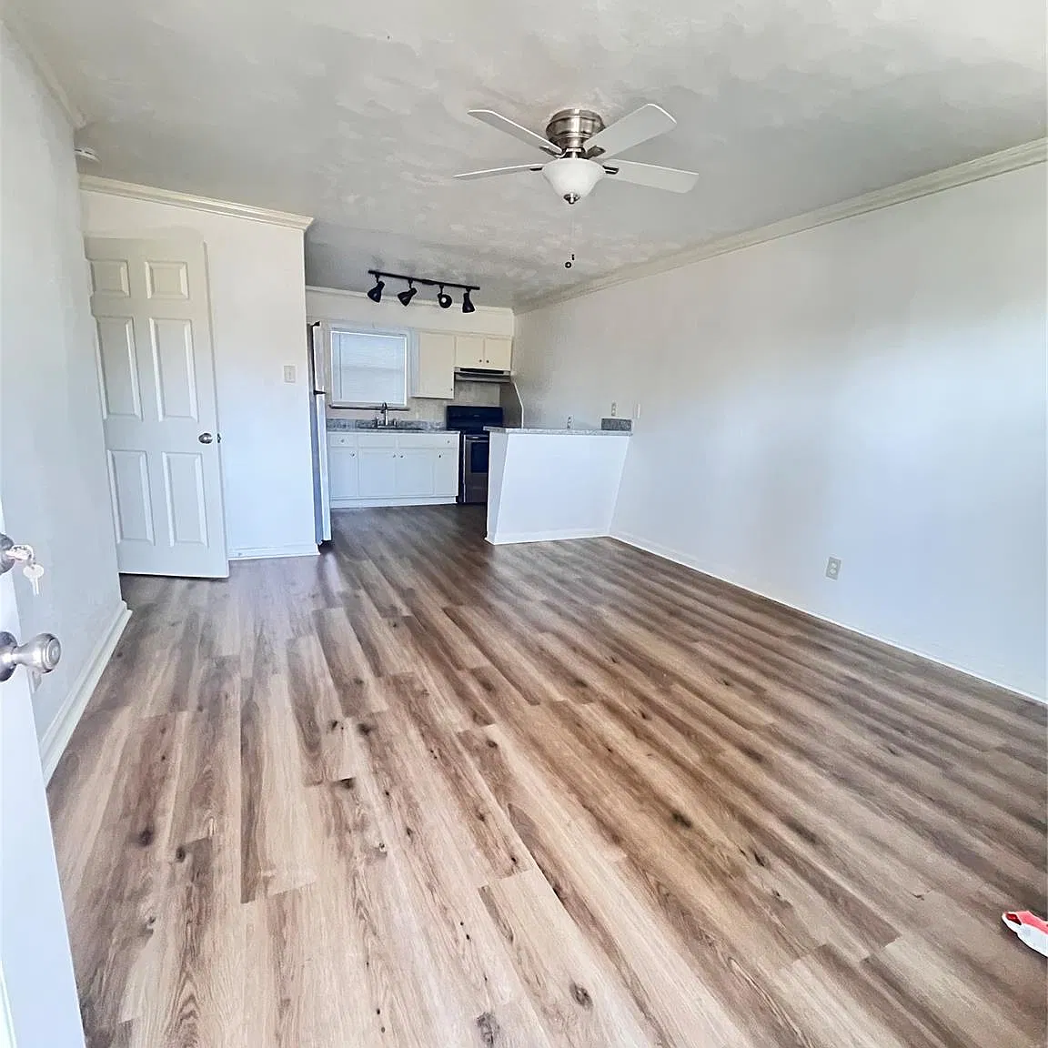 911 Byrne St — Photo 2