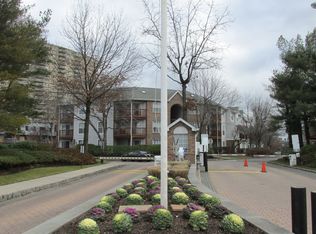 368 Village Ct #2215, Fort Lee, NJ 07024