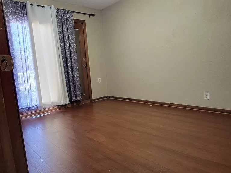2348 E Walnut St — Photo 14