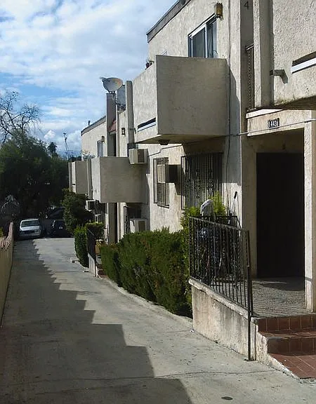 1441 Lake Shore Ave — Photo 15