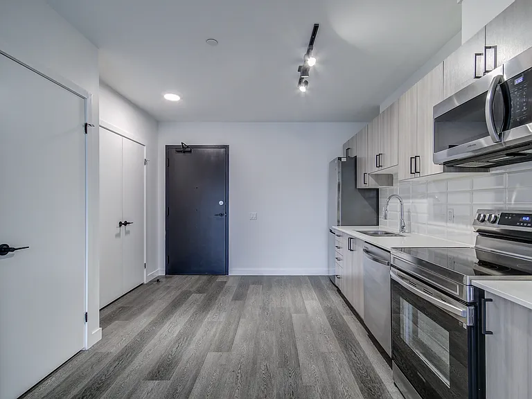 388 King St E #410 — Photo 25