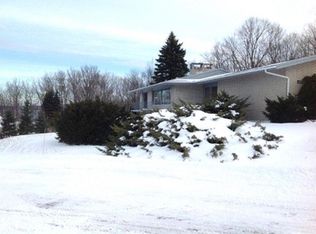 427 Overbay Dr, Petoskey, MI 49770