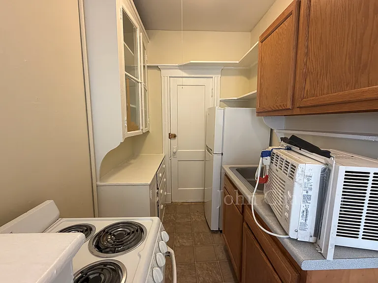 225 Kelton St #8 — Photo 10