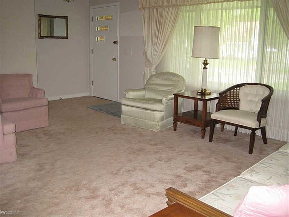 5th image of 38386 Winkler St