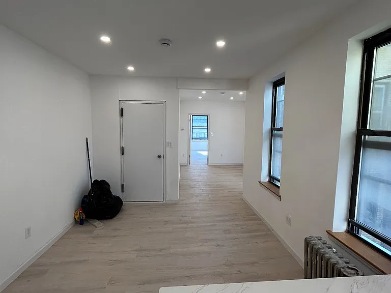 30-50 30th St #4L — Photo 2
