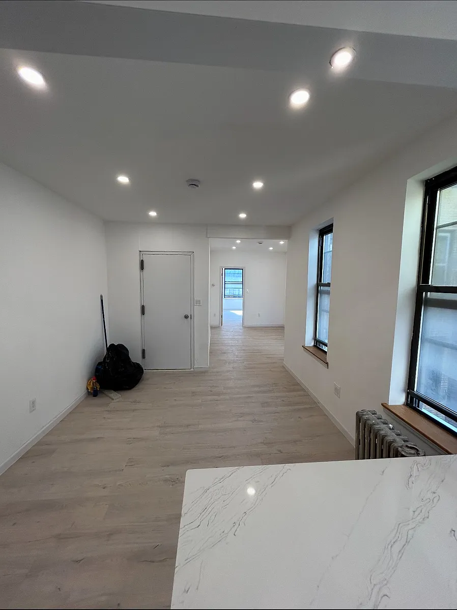 Building Photo - 30-50 30th St #4L