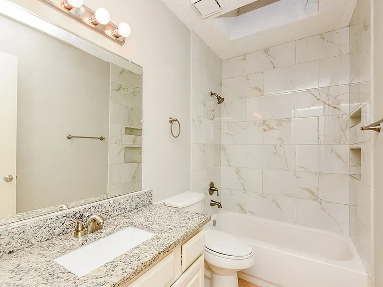 717 Parkwest Blvd — Photo 15