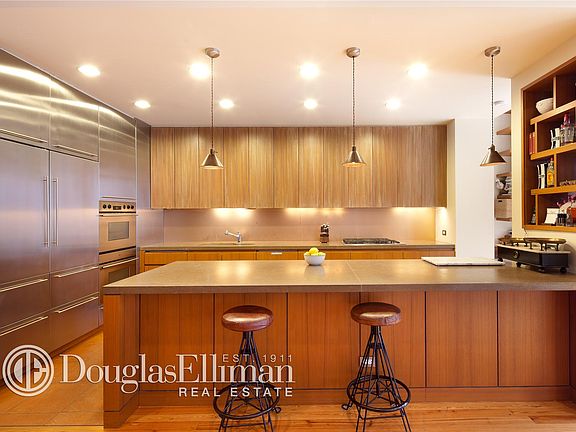 3rd image of 30-36 Crosby St #4A