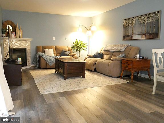 5th image of 115 Bay Meadows Ln