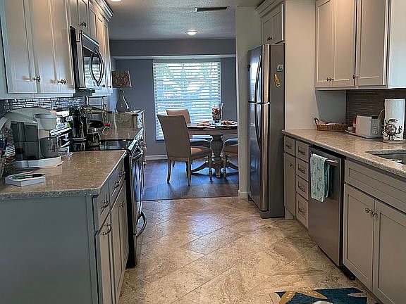 2nd image of 12 Oakwood Dr N #12