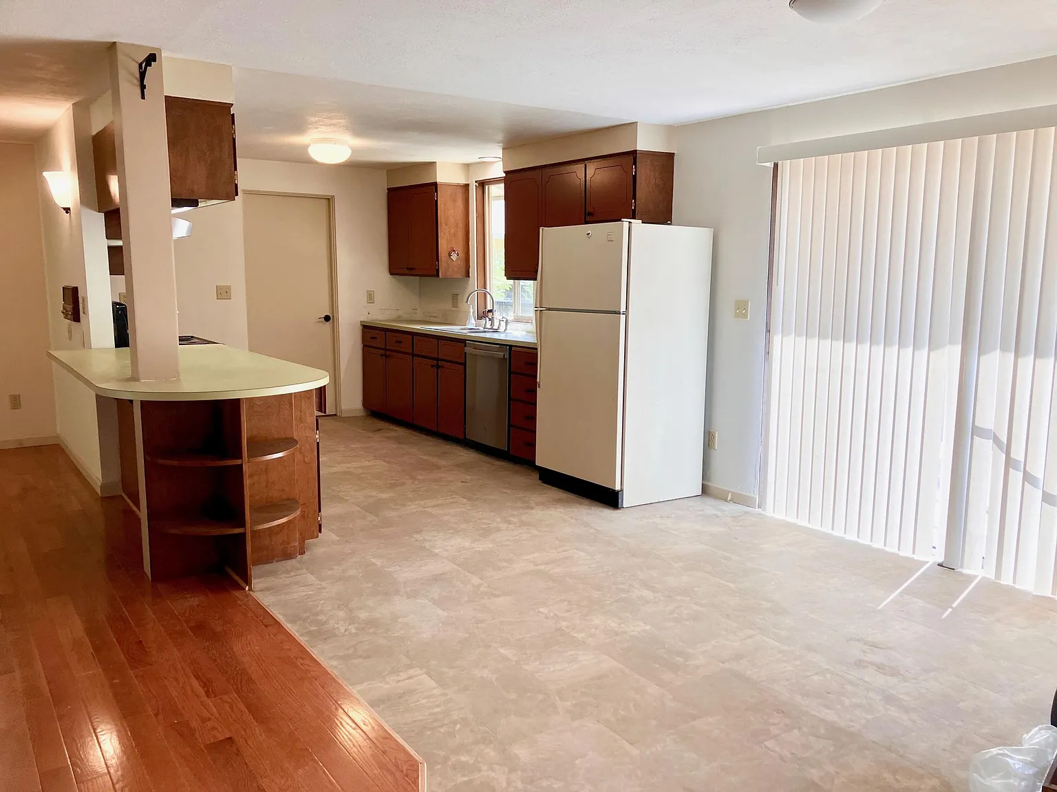 3 bed, 1564 sqft, $2,245 — Photo 4
