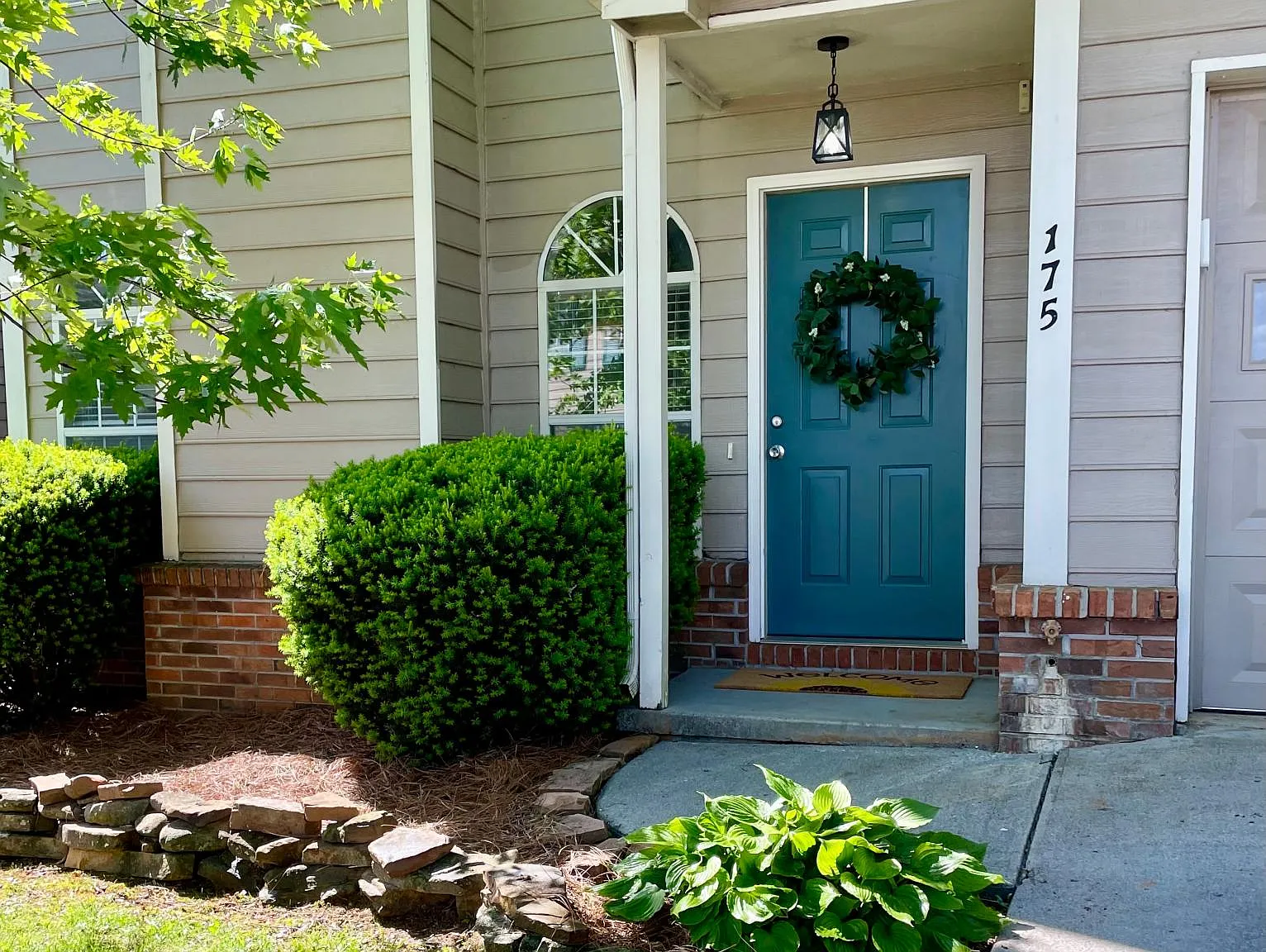 3 bed, 2.5 bath, 1300 sqft, $2,075 — Photo 2