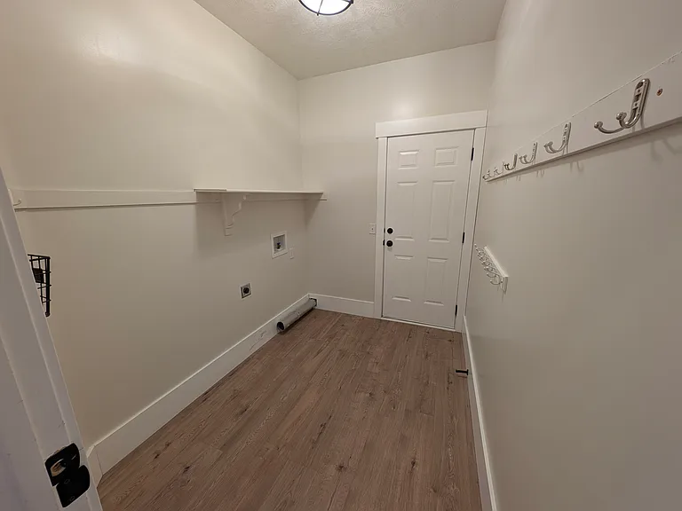 8743 N Franklin Dr — Photo 27