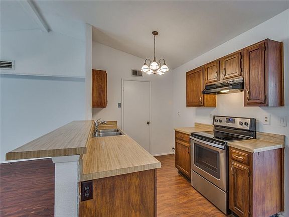 3rd image of 4406 Chapman St