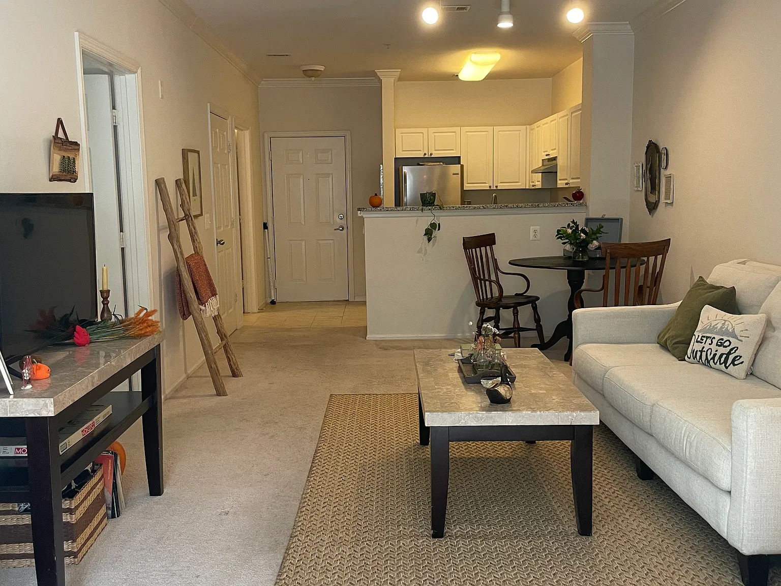 1 bed, 806 sqft, $2,100 — Photo 4