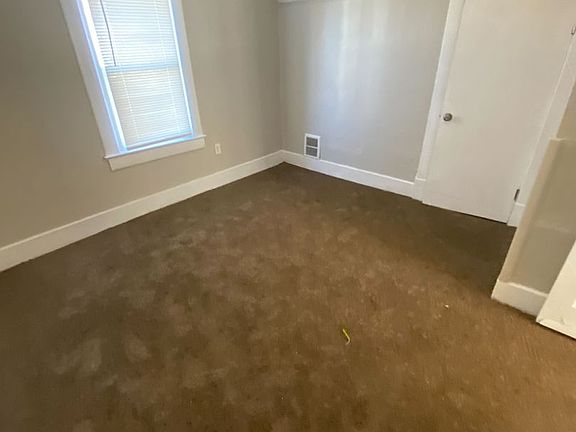 4th image of 1038 W Roache St #5F40415A