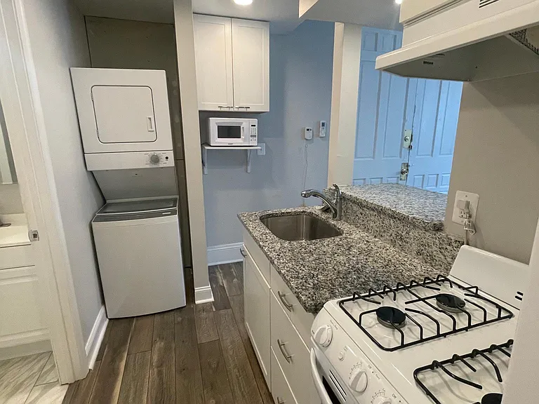 Full kitchen
Washer/ Dryer