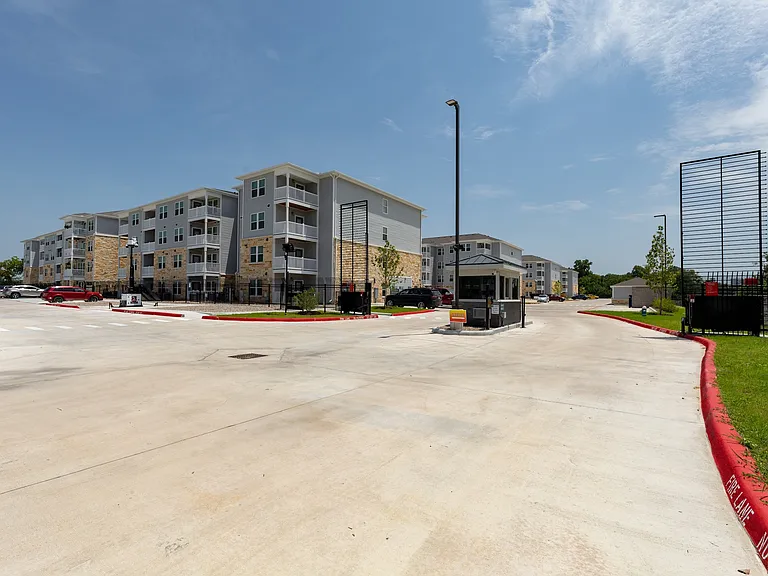 Cordova Apartments — Photo 32