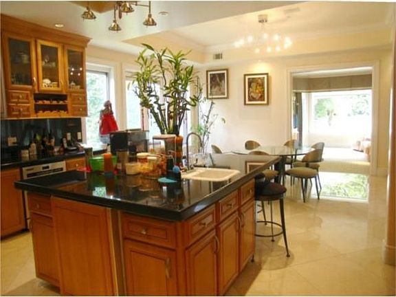 5th image of 623 Arbolada Dr