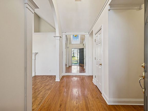 3rd image of 142 Mansker Park Dr