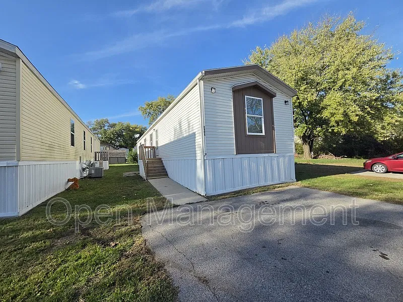 3 bed, 2.0 bath, 1152 sqft, $1,299 — Photo 1