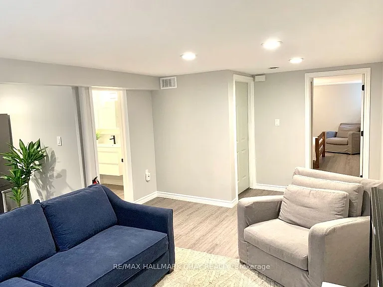 11 Daphne Cres #LOWER — Photo 7