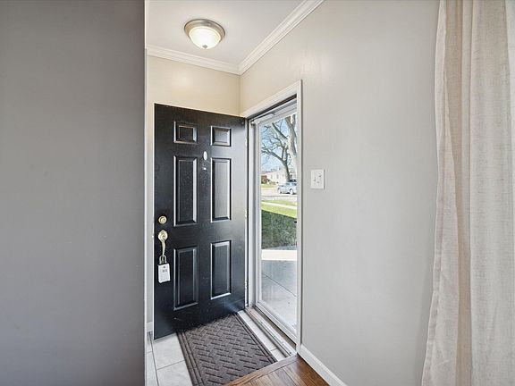 3rd image of 35499 Elmira St