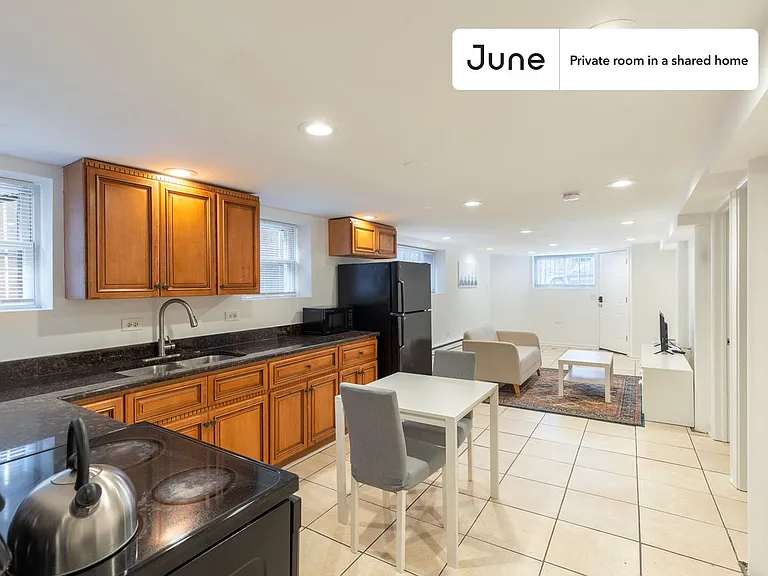 1841 N Mozart St #C — Photo 7