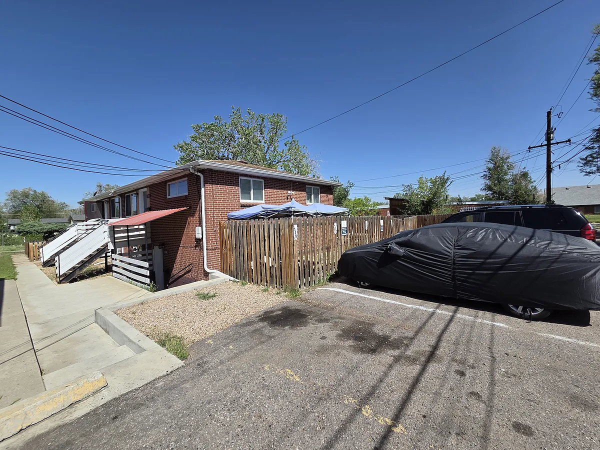 Building Photo - 1130 Xanthia St #1138