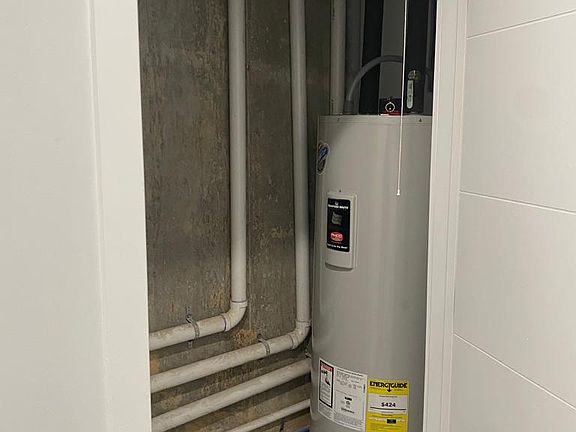 3rd image of 2233 N Franklin St #1