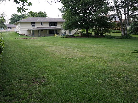 back yard - 5302 Roslindale