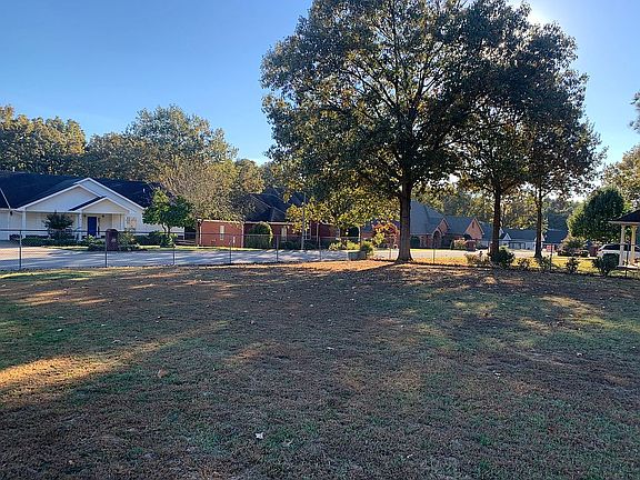 Nice quiet neighborhood 