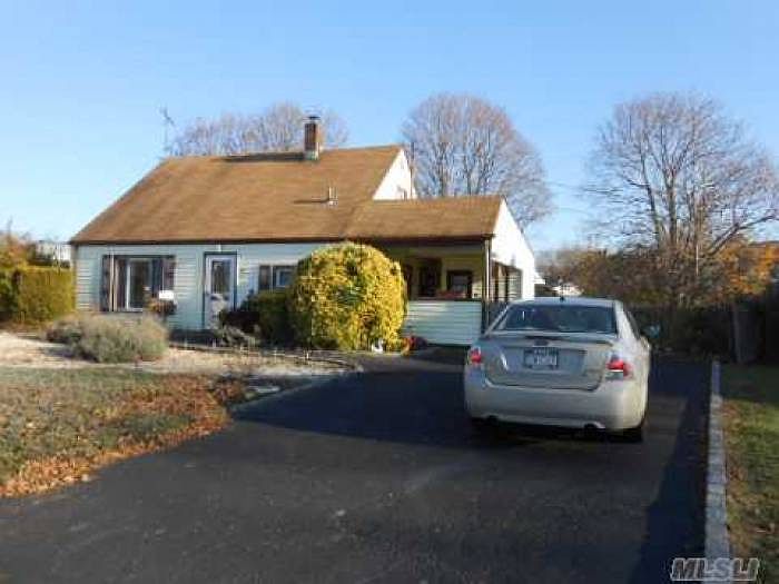 111 Harvest Ln, Levittown, NY 11756 Zillow