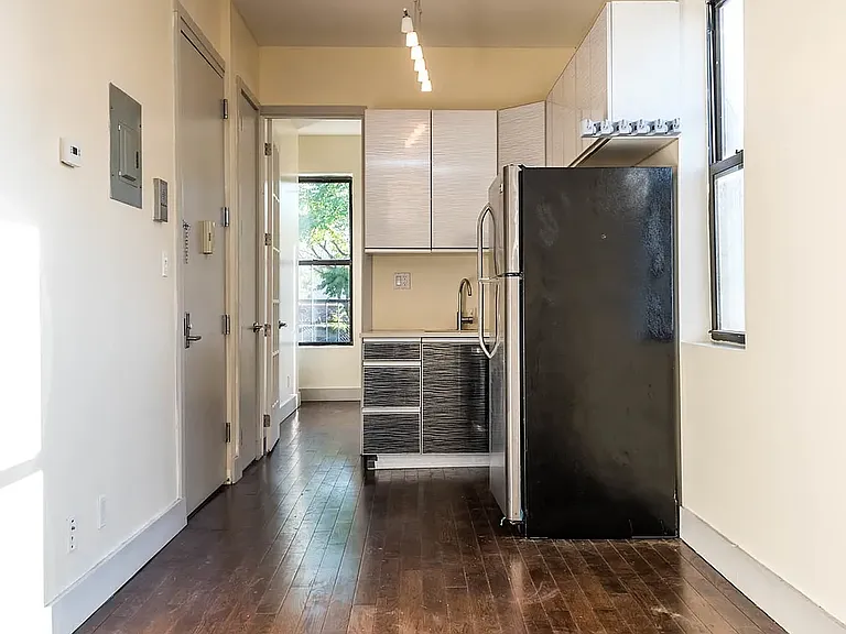 24 Wilson Ave #2L — Photo 5